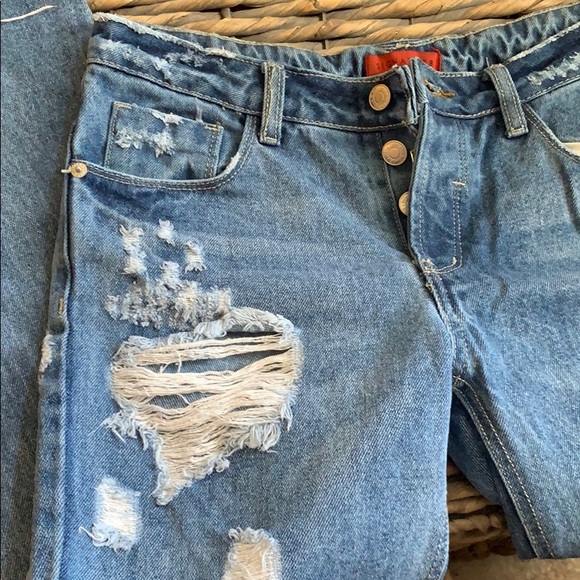 Distressed boyfriend jeans - Picture 3 of 8